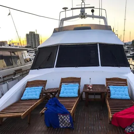 Yate Aloha بوتيل سان أدريان دي بيزوس